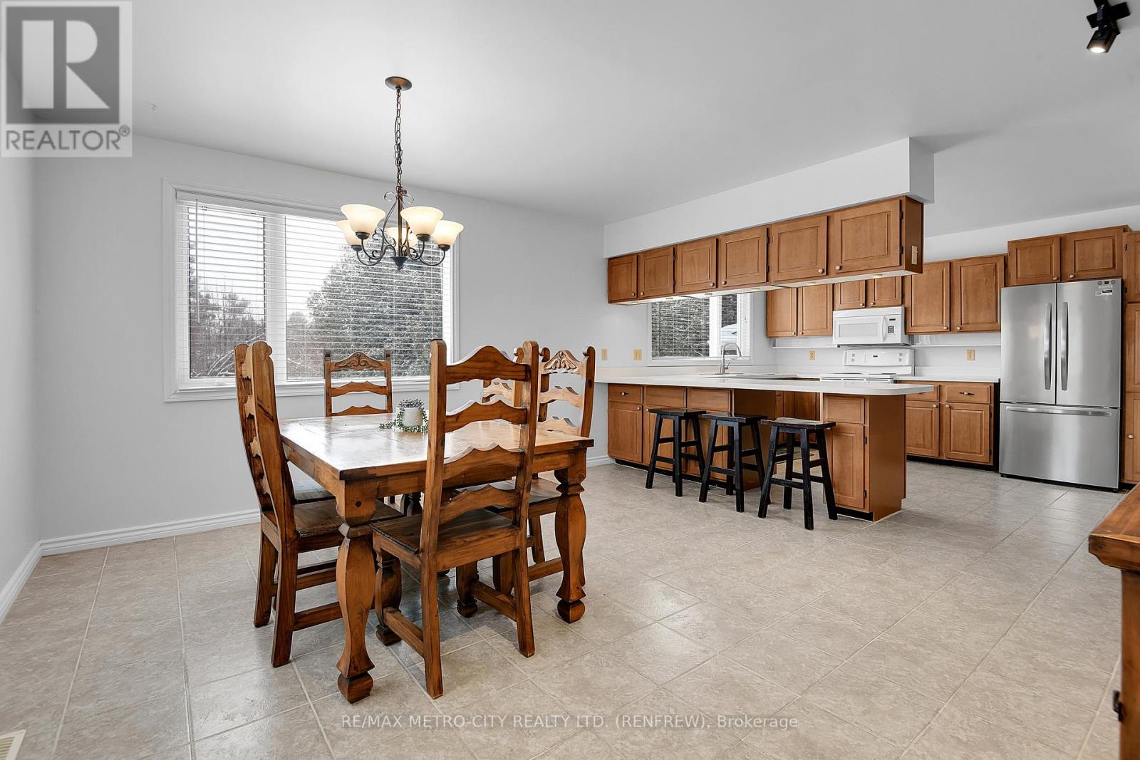 128 Burns Drive, Mcnab/braeside, Ontario  K0A 1G0 - Photo 9 - X12829420