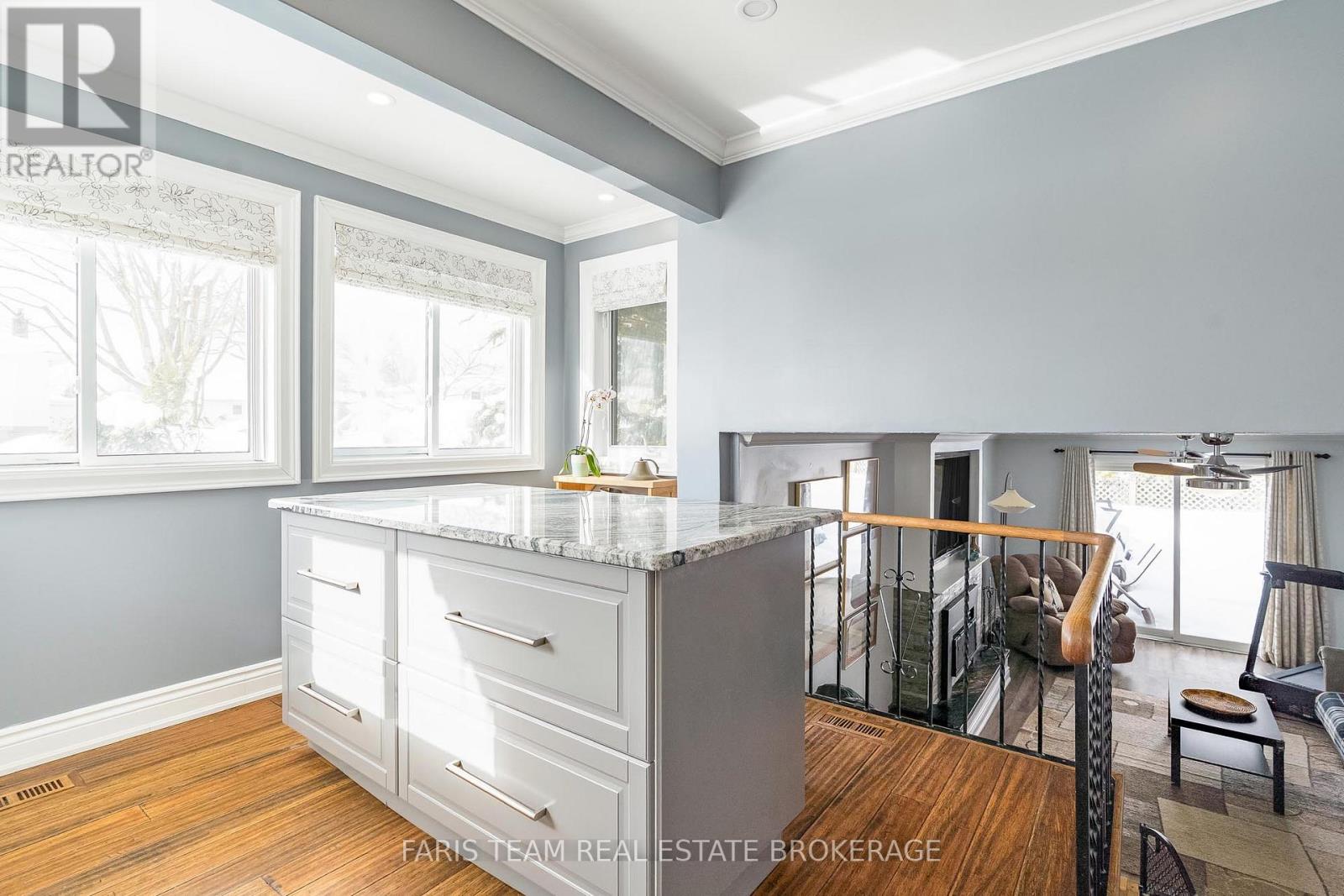 10 Davies Crescent, Barrie, Ontario  L4M 2M3 - Photo 10 - S12829418