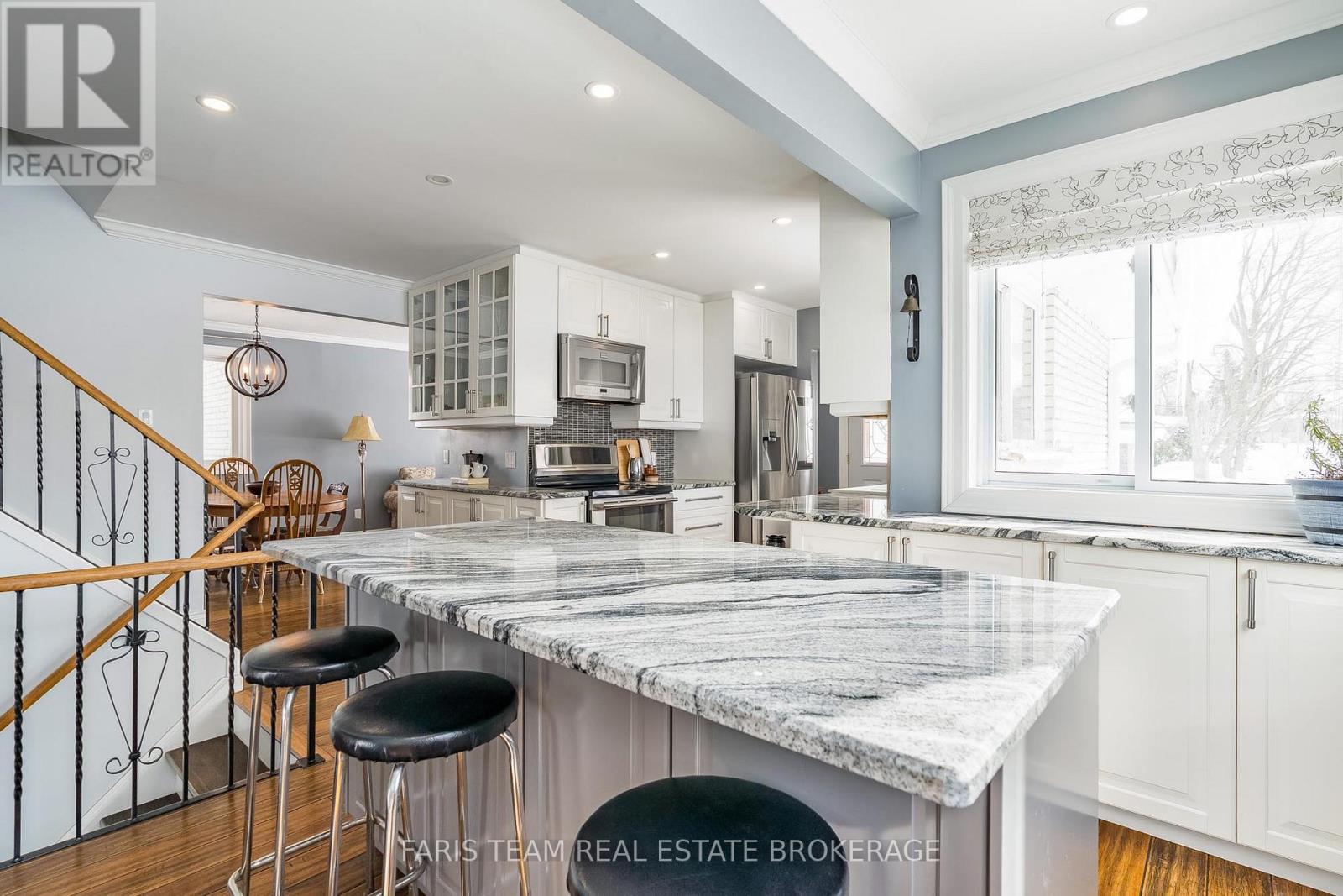 10 Davies Crescent, Barrie, Ontario  L4M 2M3 - Photo 11 - S12829418