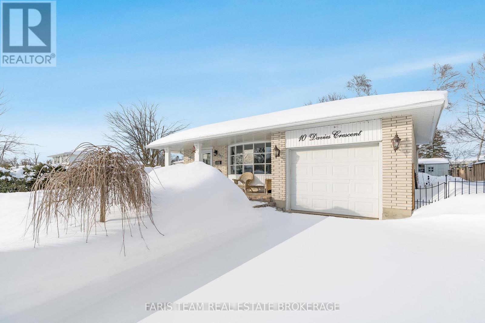 10 Davies Crescent, Barrie, Ontario  L4M 2M3 - Photo 3 - S12829418