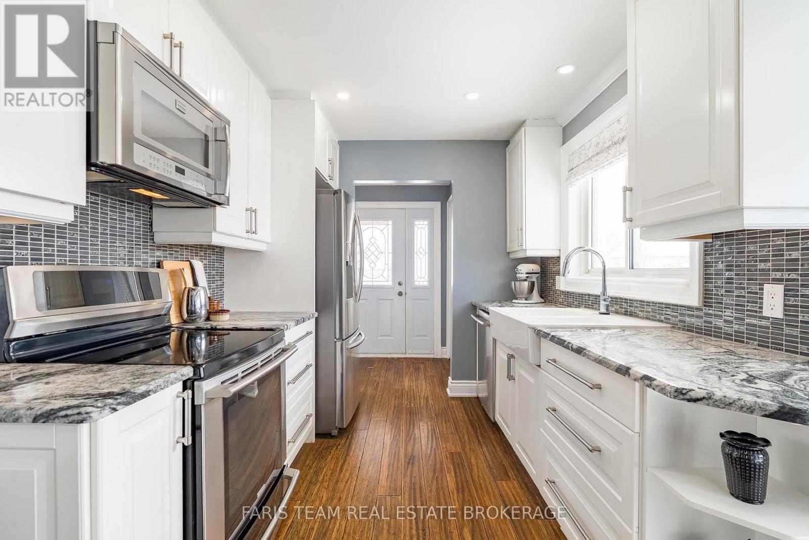 10 Davies Crescent, Barrie, Ontario  L4M 2M3 - Photo 6 - S12829418