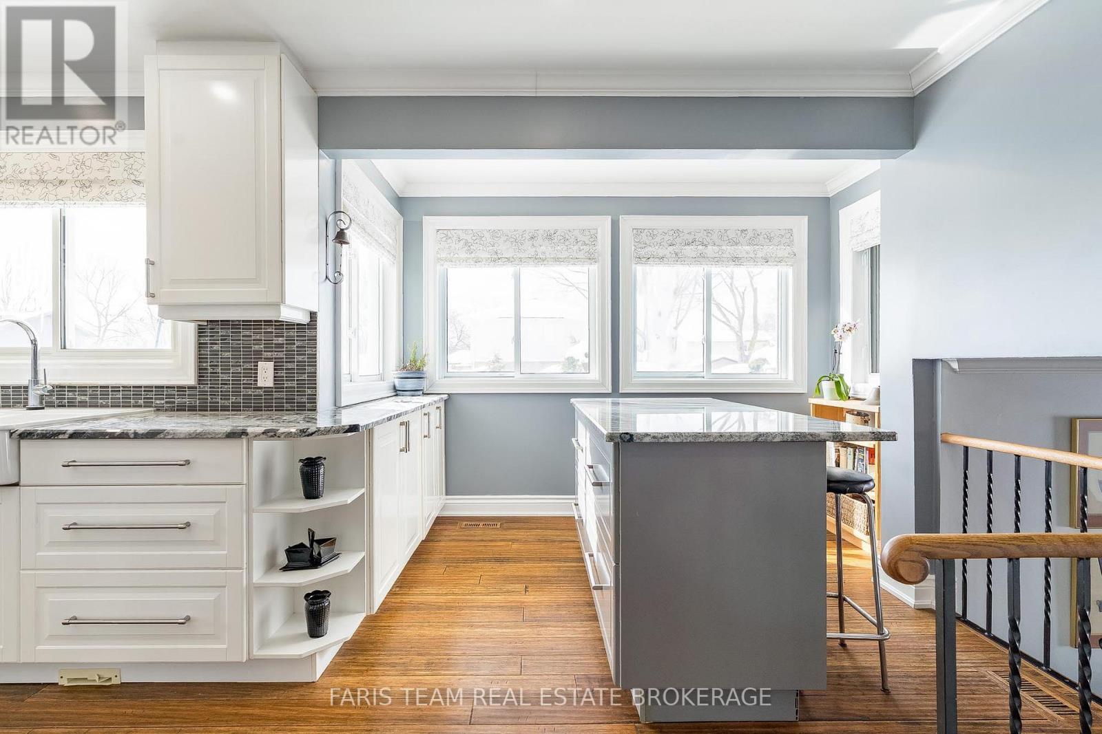 10 Davies Crescent, Barrie, Ontario  L4M 2M3 - Photo 9 - S12829418