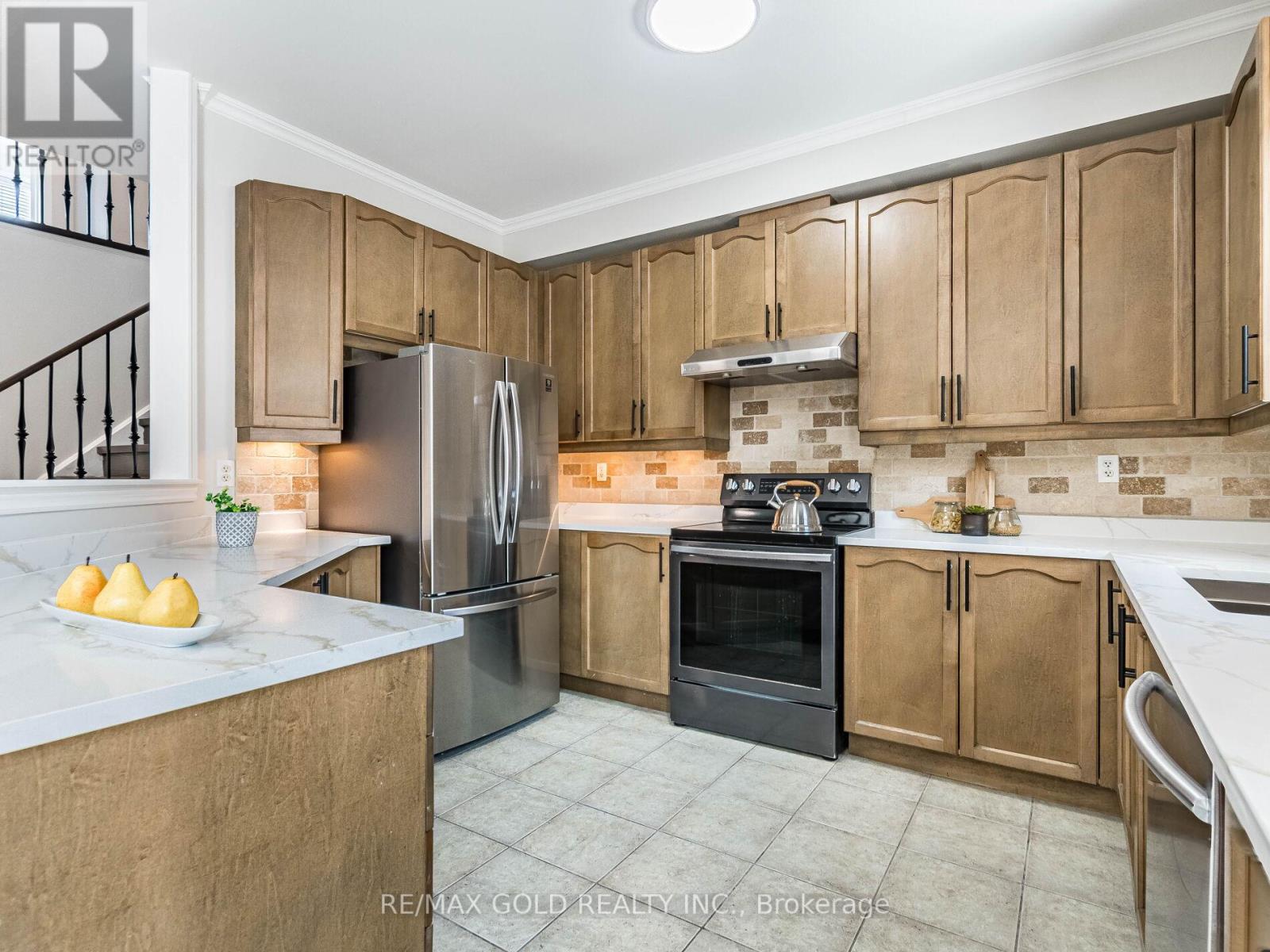 47 Connolly Crescent, Brampton, Ontario  L6R 0G9 - Photo 12 - W12829422