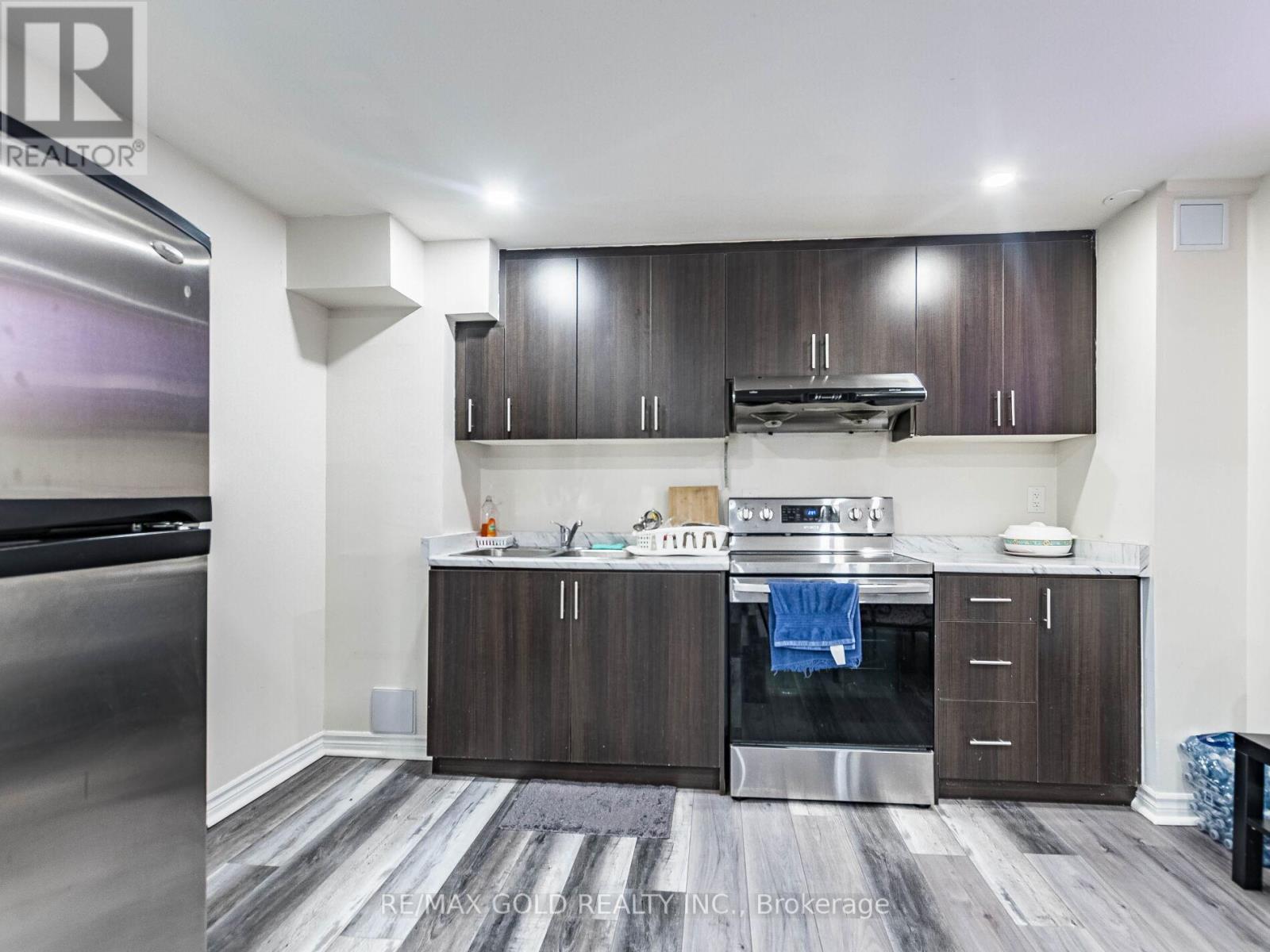 47 Connolly Crescent, Brampton, Ontario  L6R 0G9 - Photo 35 - W12829422