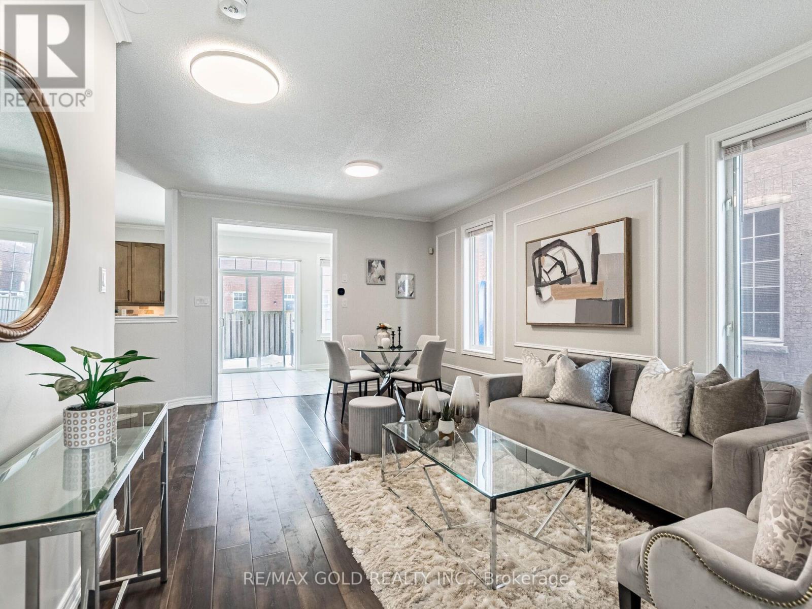 47 Connolly Crescent, Brampton, Ontario  L6R 0G9 - Photo 4 - W12829422