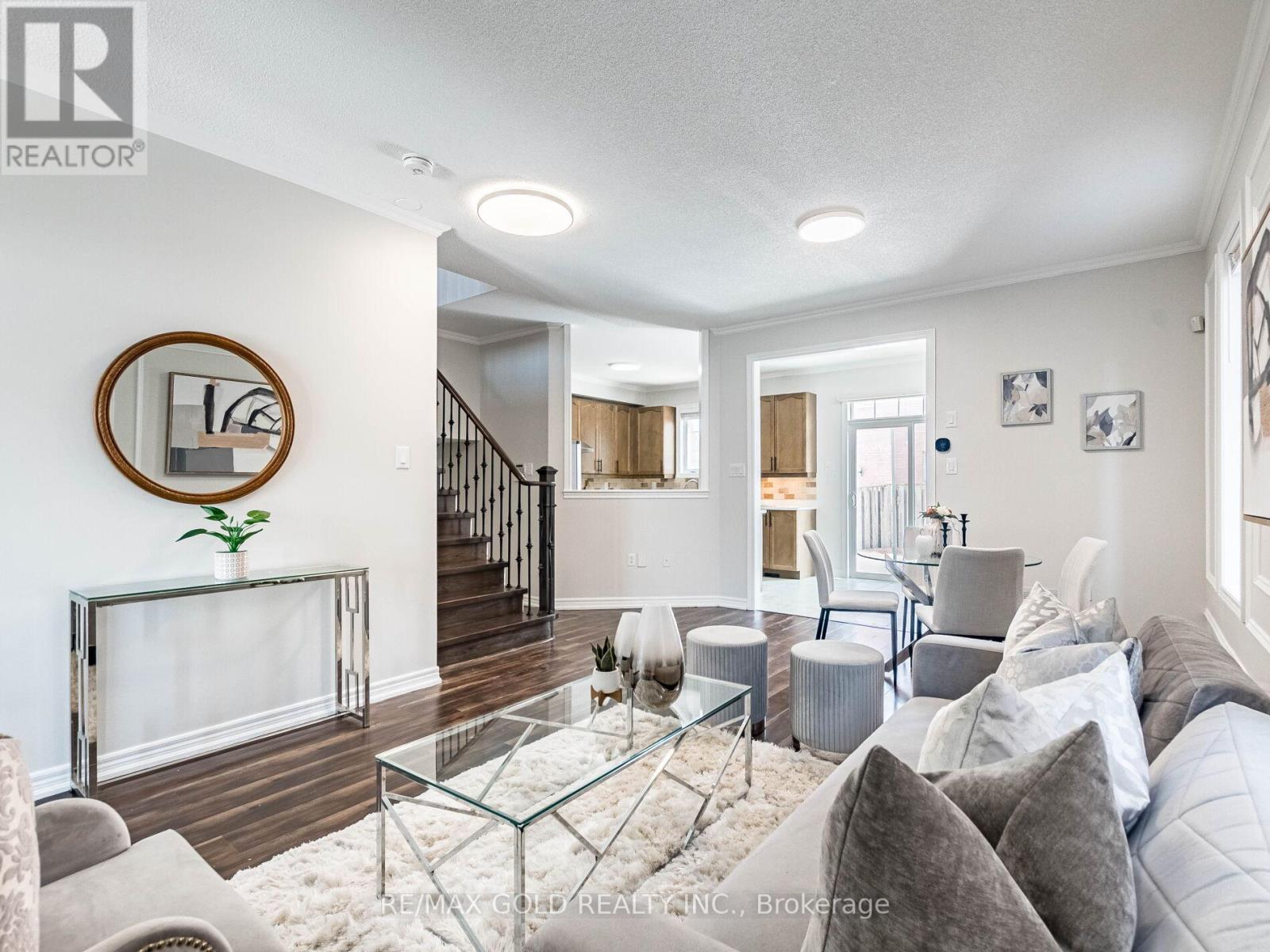 47 Connolly Crescent, Brampton, Ontario  L6R 0G9 - Photo 5 - W12829422