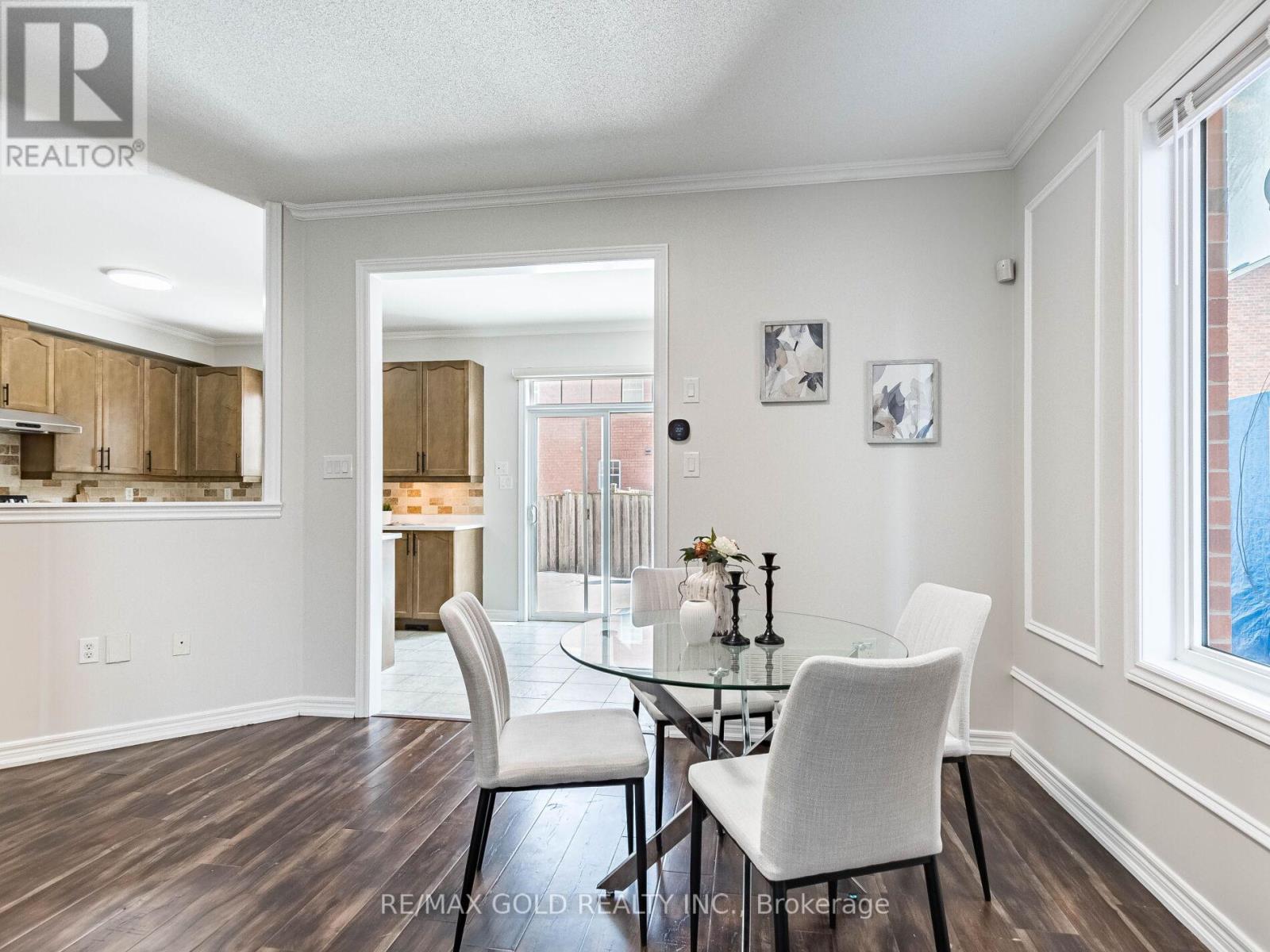 47 Connolly Crescent, Brampton, Ontario  L6R 0G9 - Photo 6 - W12829422