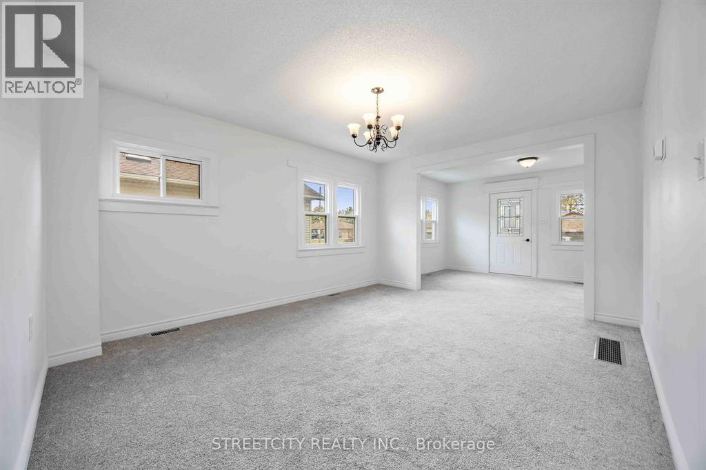 4482 Petrolia Line, Petrolia, Ontario  N0N 1R0 - Photo 4 - 26000275