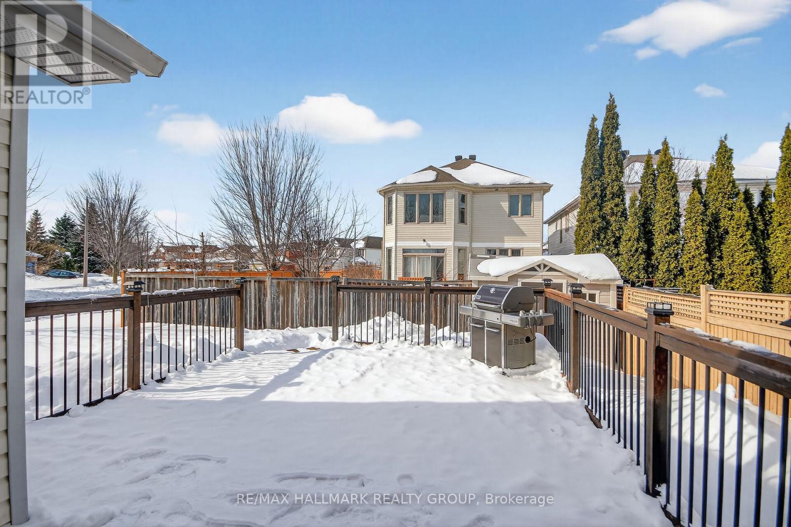 1 Catterick Crescent, Ottawa, Ontario  K2K 3M5 - Photo 2 - X12828760