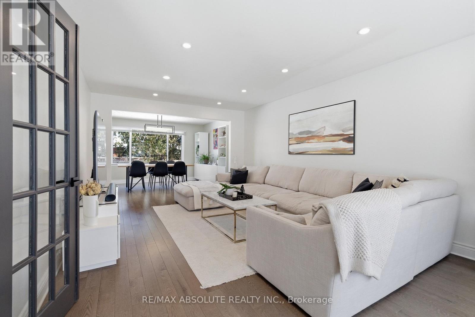 13 Weatherwood Crescent, Ottawa, Ontario  K2E 7C5 - Photo 9 - X12827684