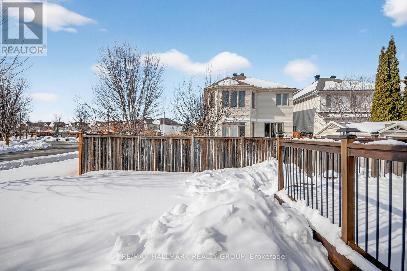 1 Catterick Crescent, Ottawa, Ontario  K2K 3M5 - Photo 3 - X12828760