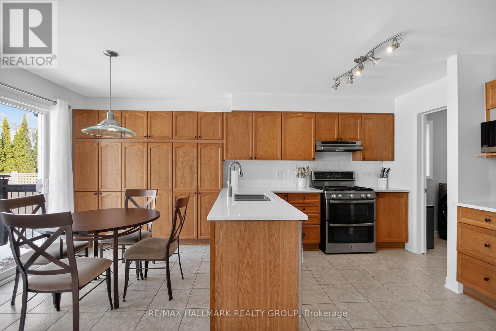 1 Catterick Crescent, Ottawa, Ontario  K2K 3M5 - Photo 9 - X12828760