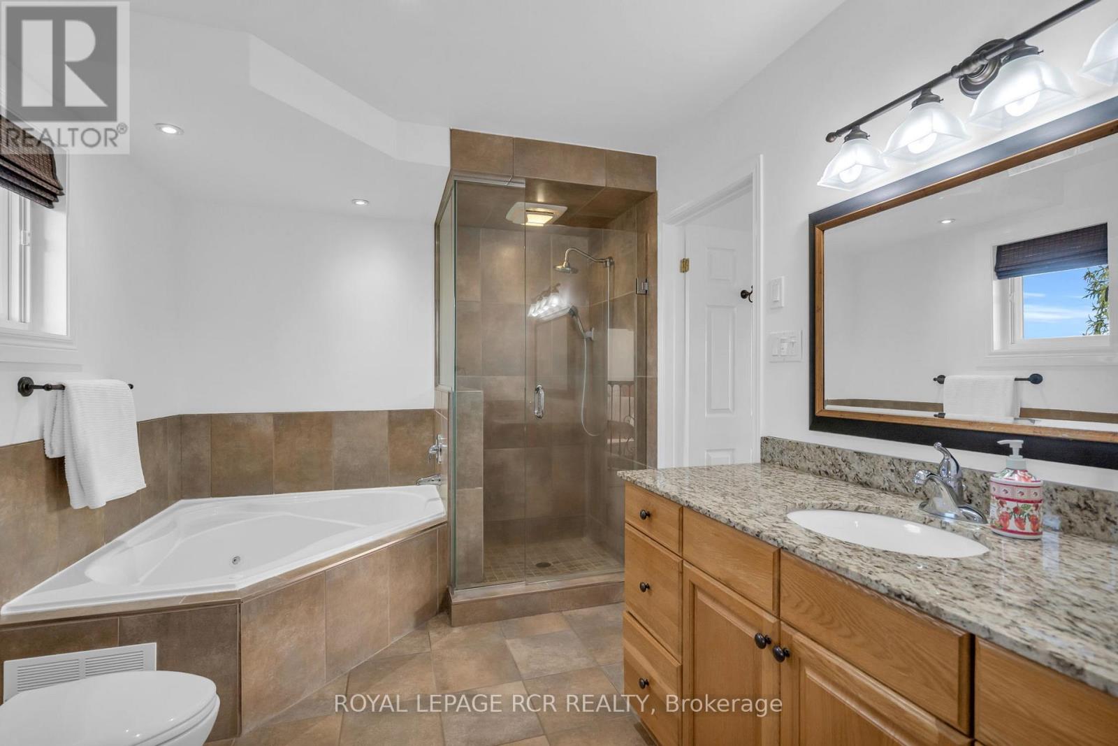 11 Golfview Boulevard, Bradford West Gwillimbury (Bradford), Ontario  L3Z 3Z1 - Photo 19 - N12829436