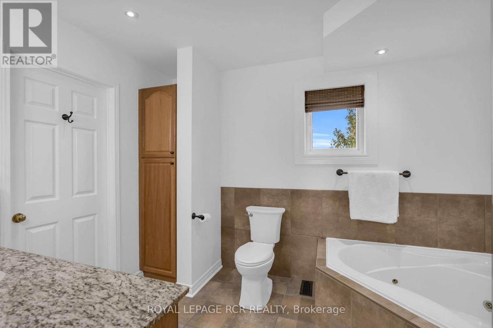 11 Golfview Boulevard, Bradford West Gwillimbury (Bradford), Ontario  L3Z 3Z1 - Photo 20 - N12829436