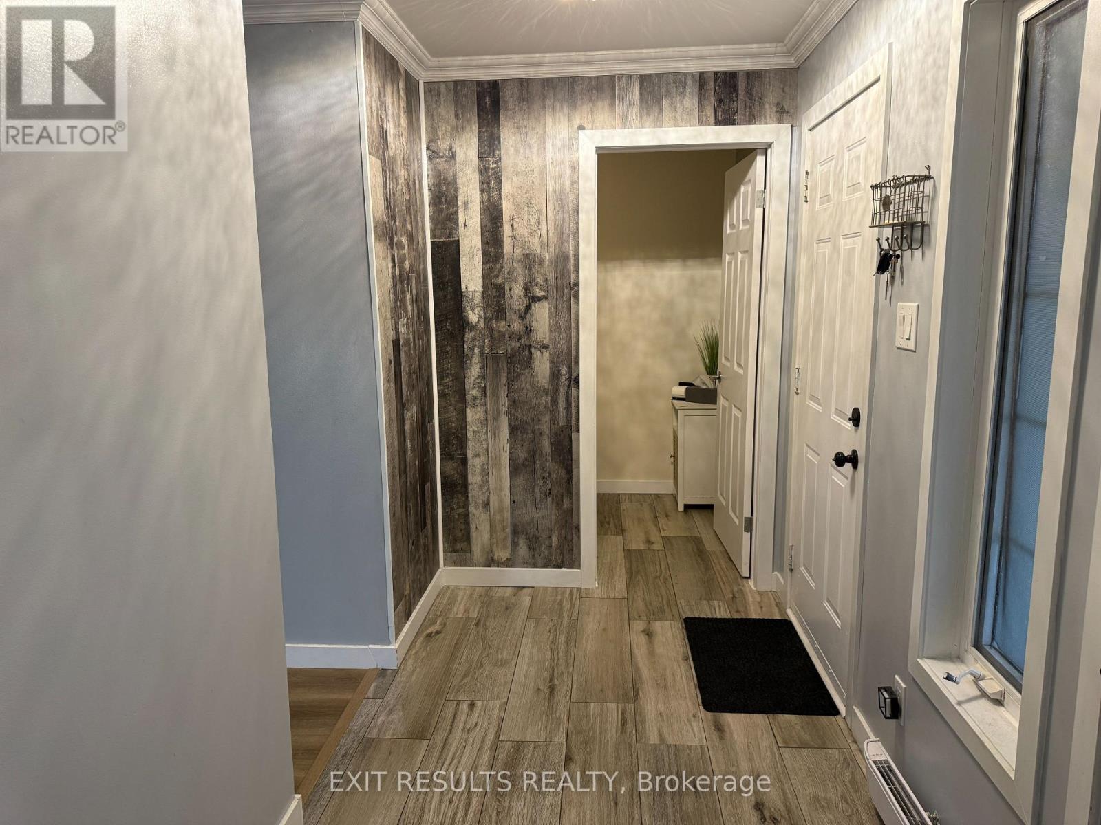 1090 Dianne Avenue, Clarence-Rockland, Ontario  K4K 1G7 - Photo 6 - X12498264