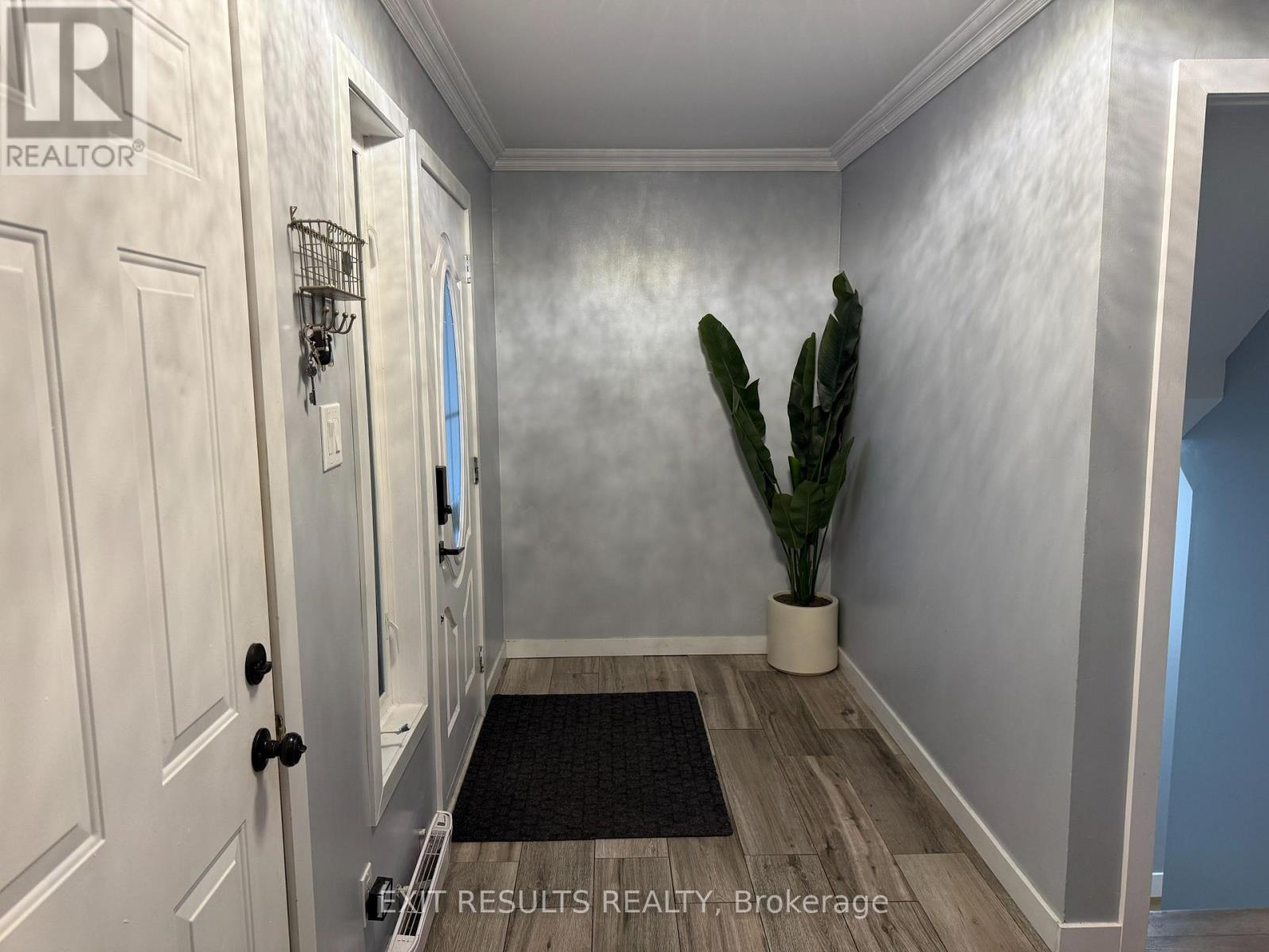 1090 Dianne Avenue, Clarence-Rockland, Ontario  K4K 1G7 - Photo 5 - X12498264