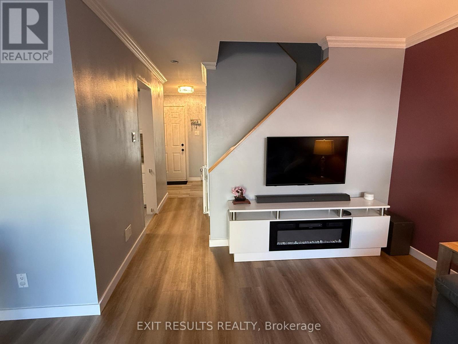 1090 Dianne Avenue, Clarence-Rockland, Ontario  K4K 1G7 - Photo 9 - X12498264