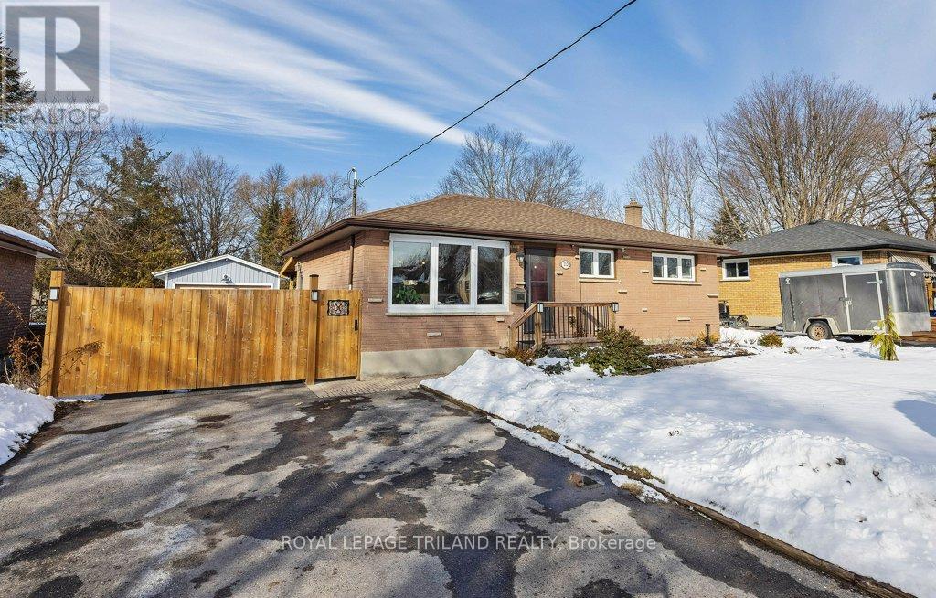 112 Burnside Drive, London East, Ontario  N5V 1B5 - Photo 2 - X12829462