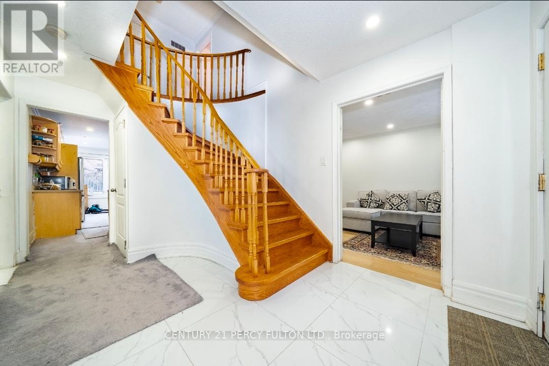 17 Dakin Drive, Ajax, Ontario  L1T 2R8 - Photo 4 - E12829214