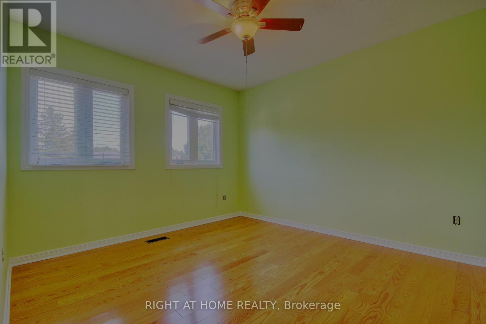 86 Howlett Avenue, Newmarket (Huron Heights-Leslie Valley), Ontario  L3Y 5S5 - Photo 24 - N12829470