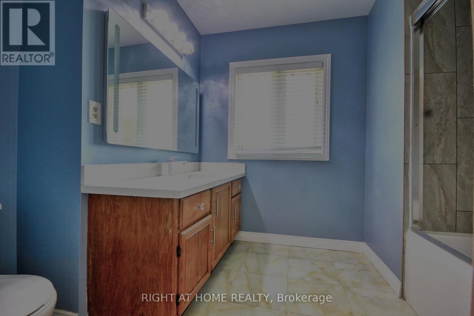 86 Howlett Avenue, Newmarket (Huron Heights-Leslie Valley), Ontario  L3Y 5S5 - Photo 28 - N12829470