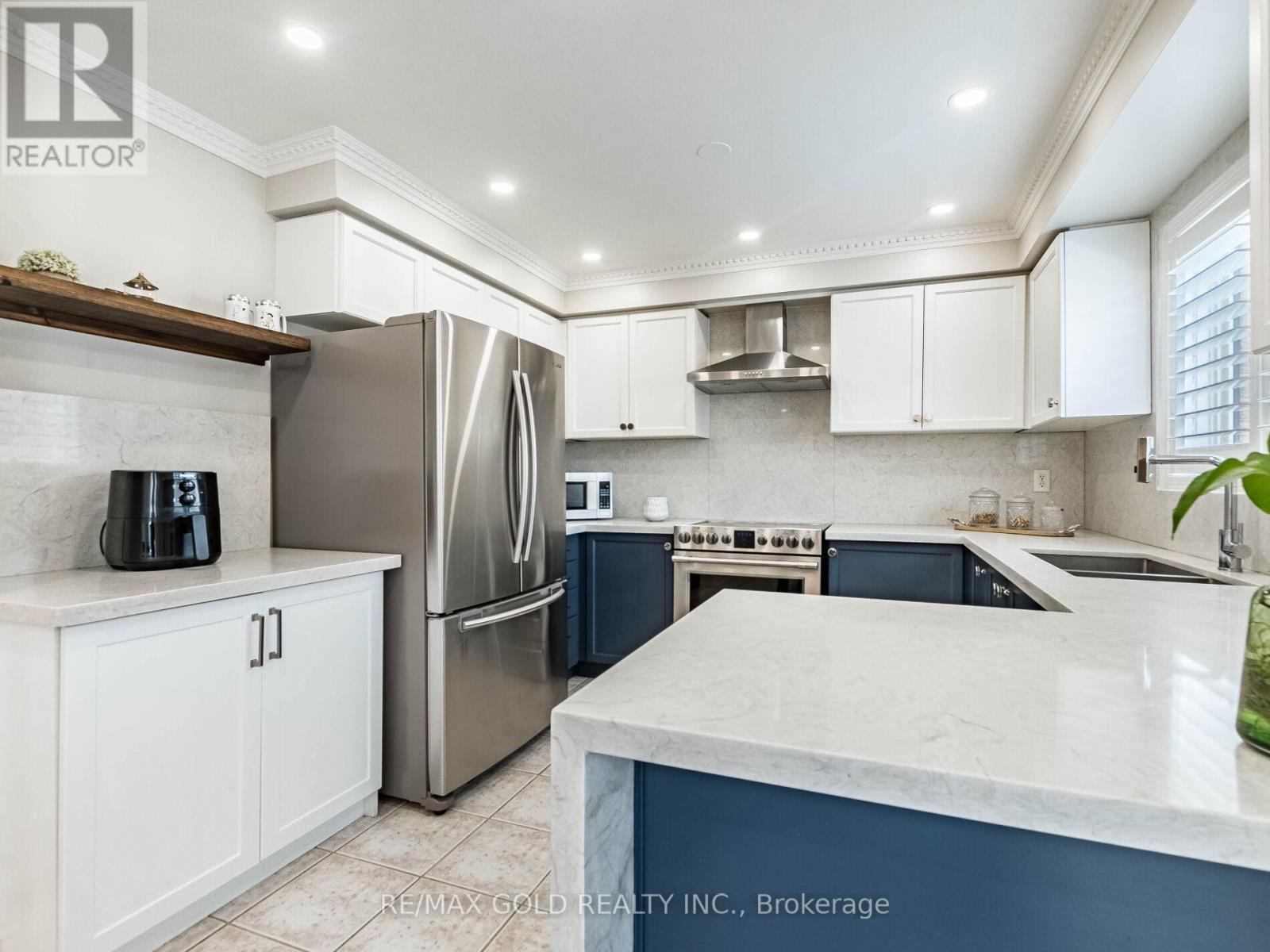 11 Allangrove Drive, Brampton, Ontario  L7A 2M4 - Photo 13 - W12829446