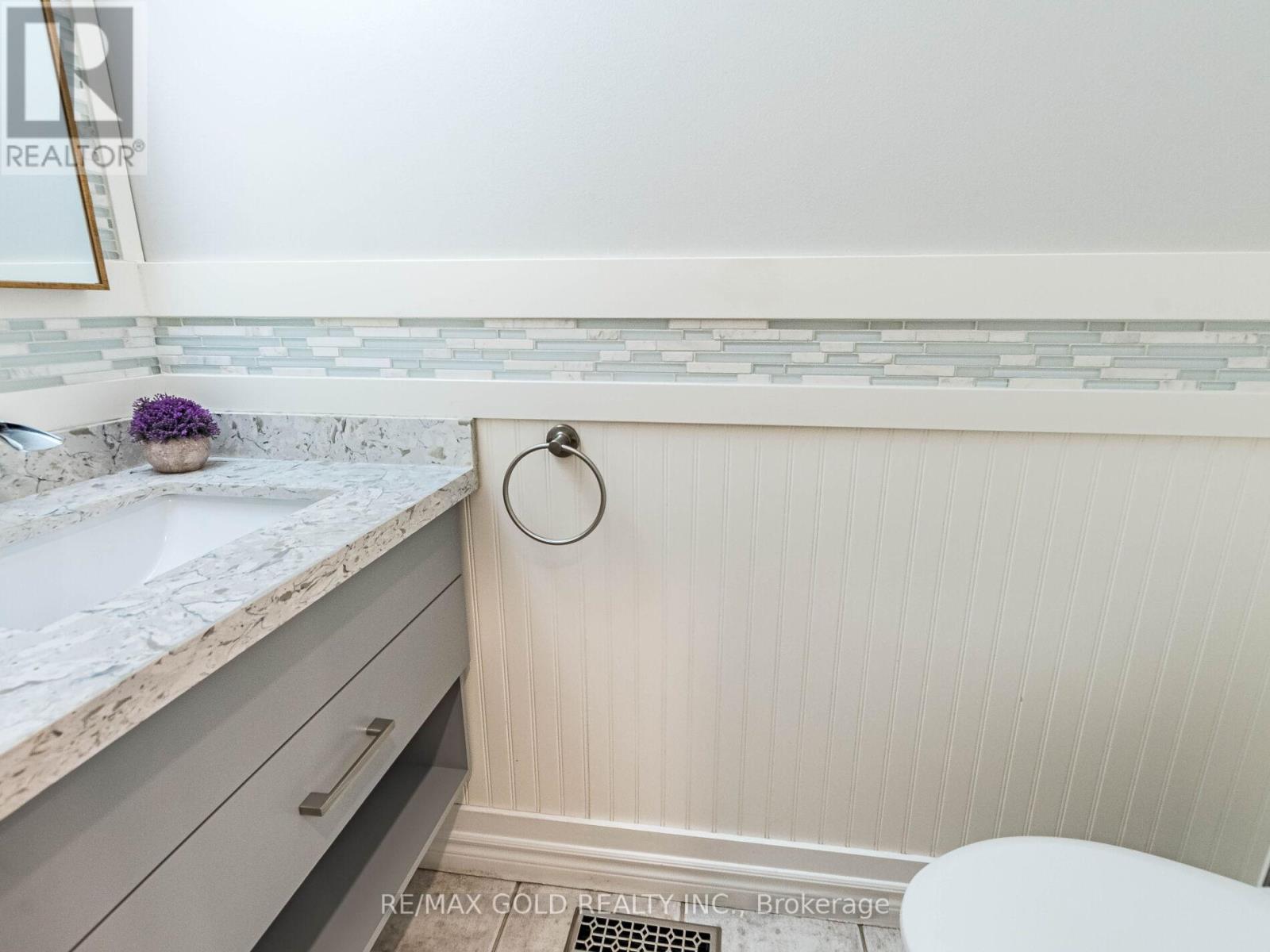 11 Allangrove Drive, Brampton, Ontario  L7A 2M4 - Photo 17 - W12829446