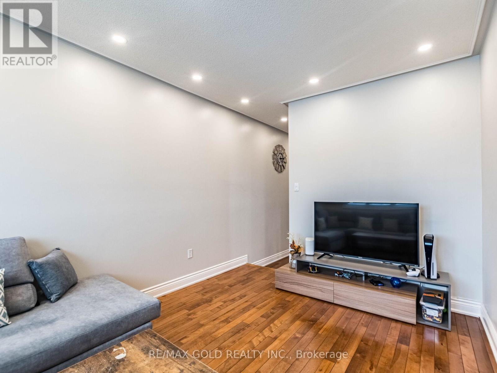 11 Allangrove Drive, Brampton, Ontario  L7A 2M4 - Photo 19 - W12829446