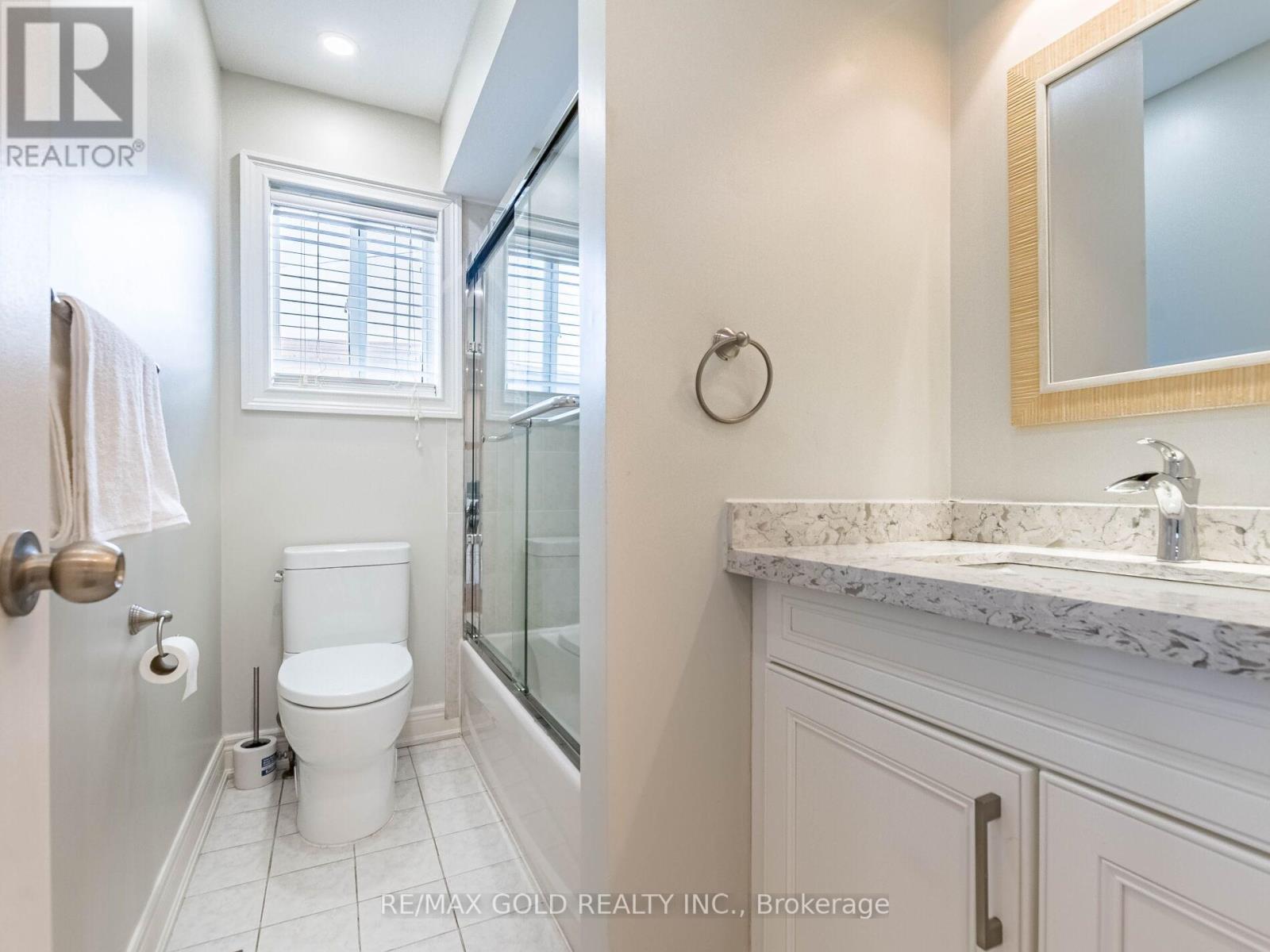 11 Allangrove Drive, Brampton, Ontario  L7A 2M4 - Photo 25 - W12829446