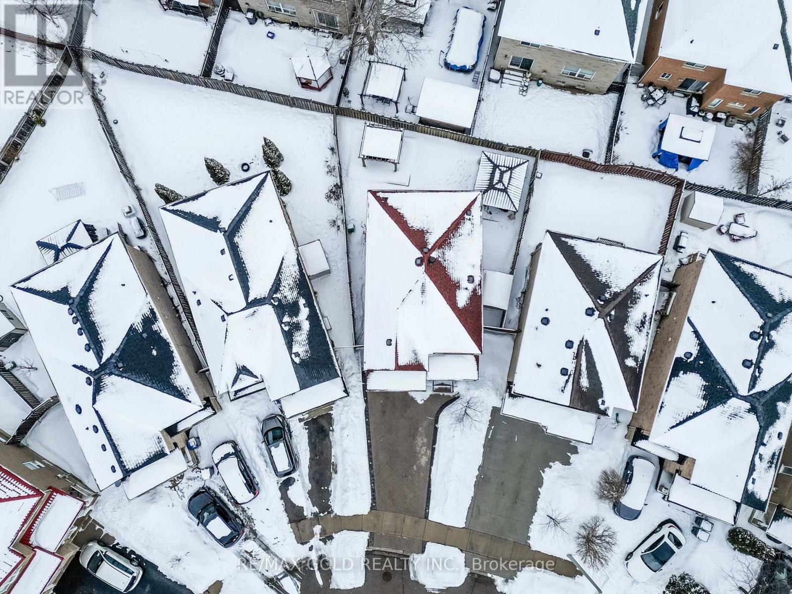 11 Allangrove Drive, Brampton, Ontario  L7A 2M4 - Photo 3 - W12829446