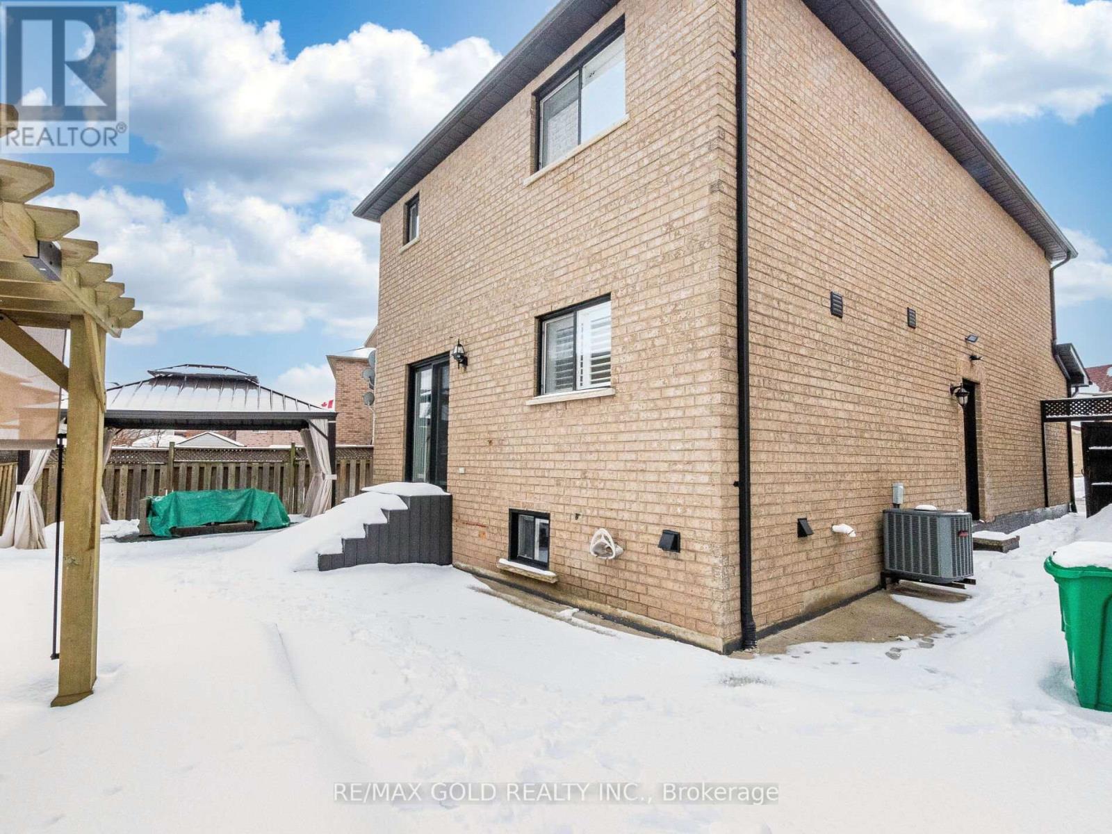 11 Allangrove Drive, Brampton, Ontario  L7A 2M4 - Photo 37 - W12829446