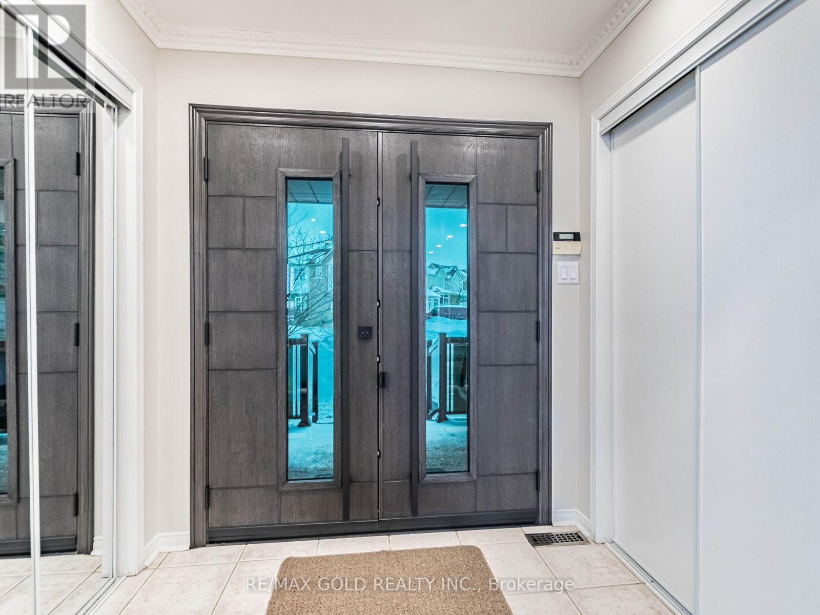 11 Allangrove Drive, Brampton, Ontario  L7A 2M4 - Photo 5 - W12829446