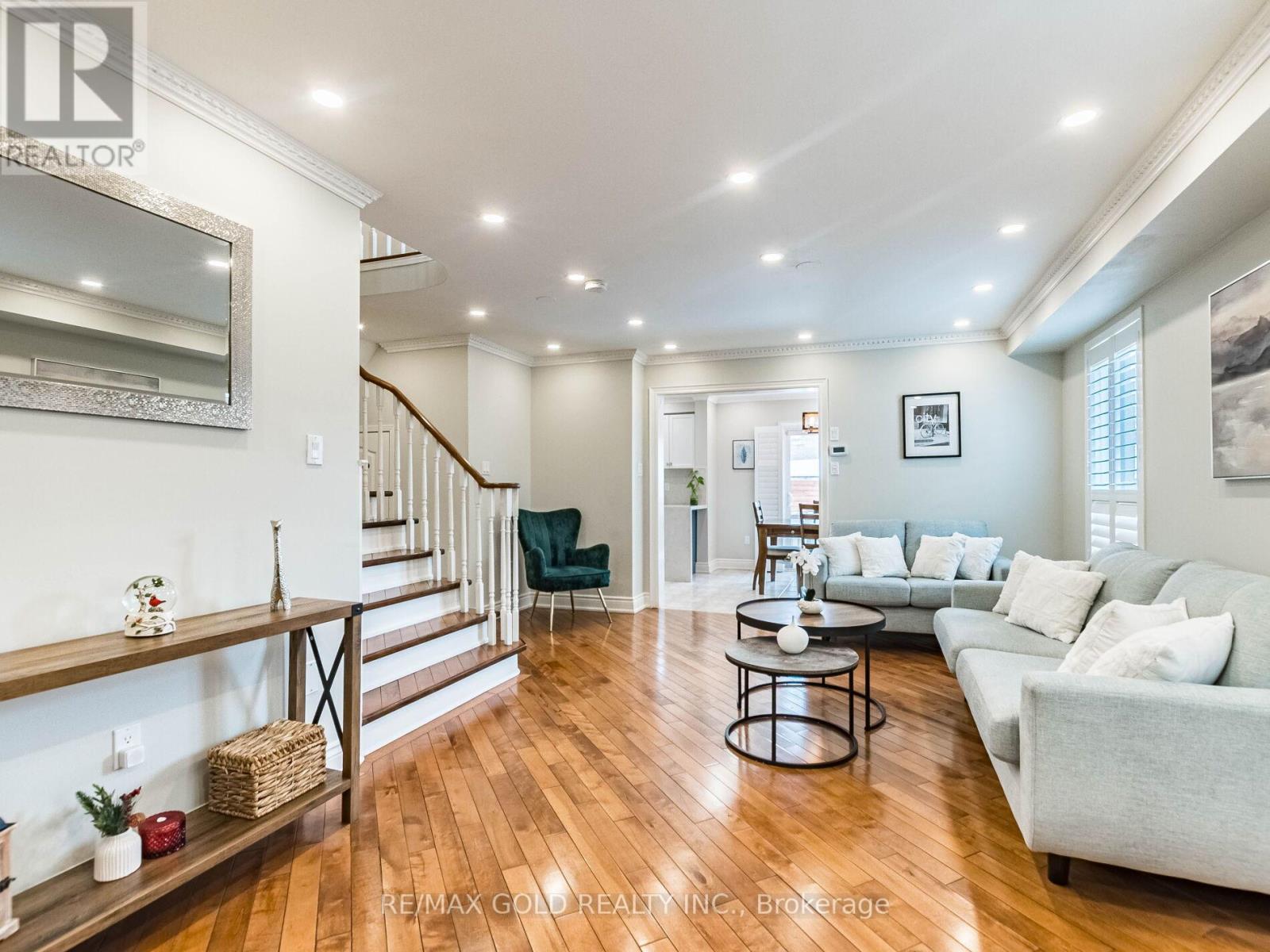 11 Allangrove Drive, Brampton, Ontario  L7A 2M4 - Photo 7 - W12829446