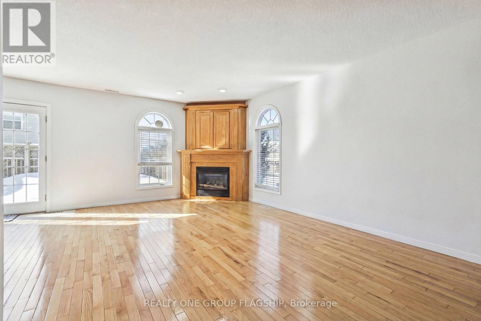 431 Veronica Drive, Kitchener, Ontario  N2A 4E9 - Photo 3 - X12829438