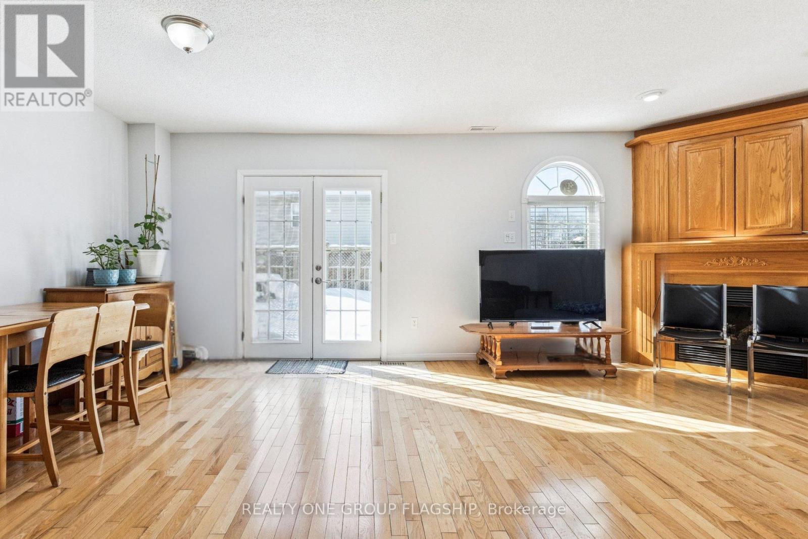 431 Veronica Drive, Kitchener, Ontario  N2A 4E9 - Photo 4 - X12829438