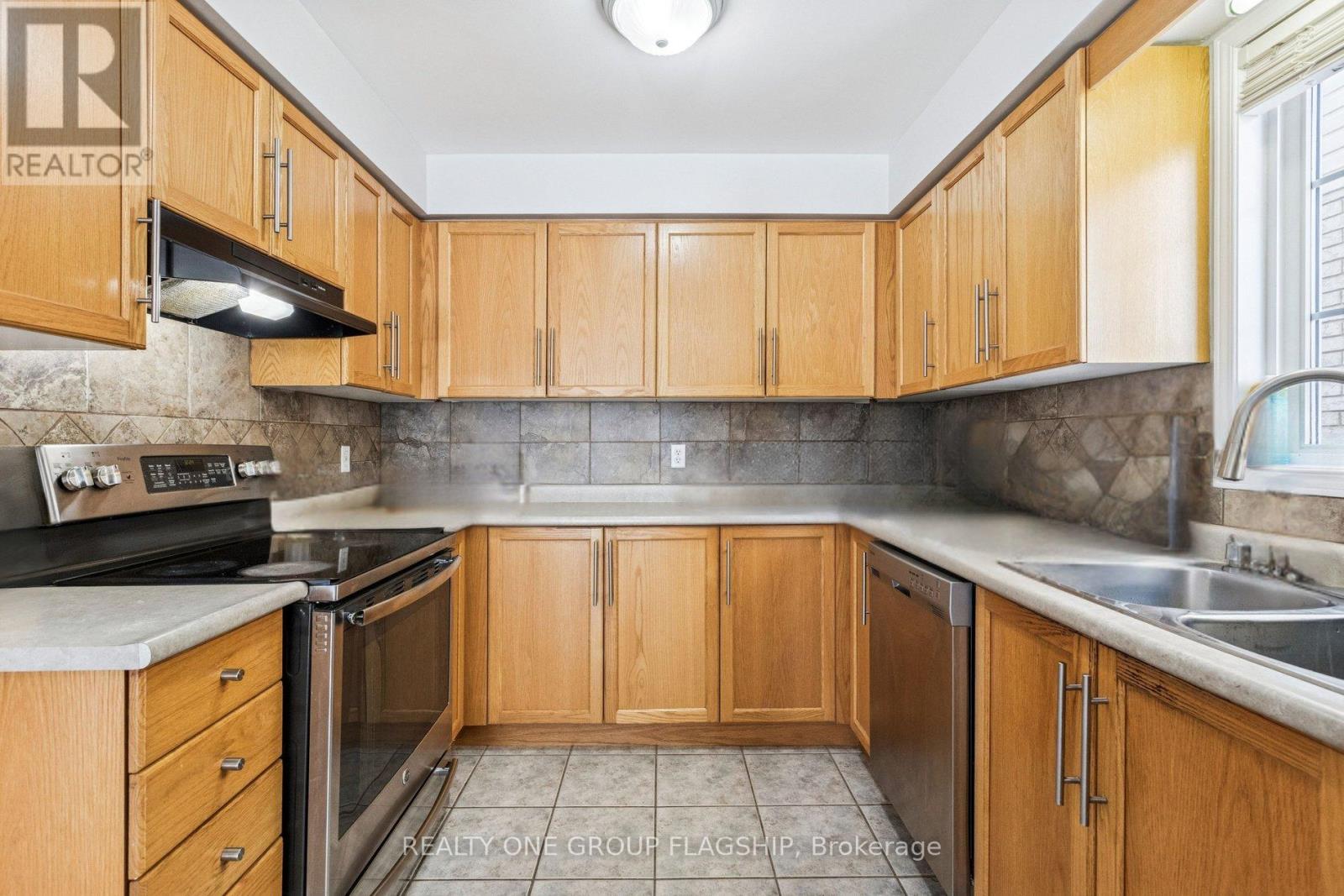 431 Veronica Drive, Kitchener, Ontario  N2A 4E9 - Photo 6 - X12829438