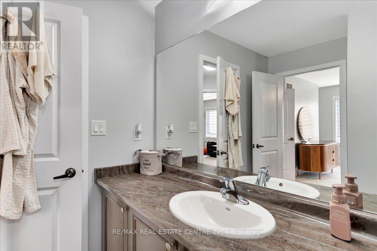 30 Scarletwood Street, Hamilton, Ontario  L8J 0K8 - Photo 32 - X12829442