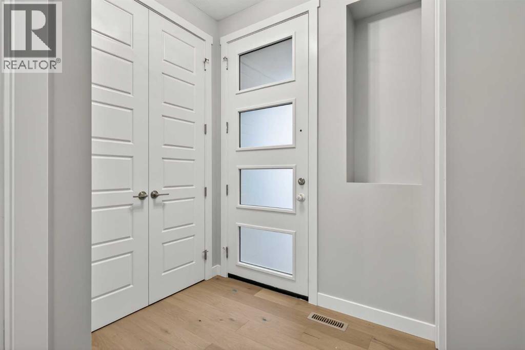 37 Southborough Lane, Cochrane, Alberta  T4C 2S6 - Photo 4 - A2287846