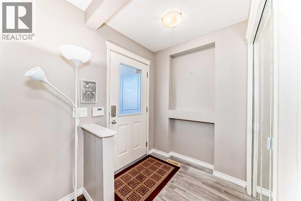 119 Evermeadow Avenue Sw, Calgary, Alberta  T2Y 5E5 - Photo 2 - A2288768