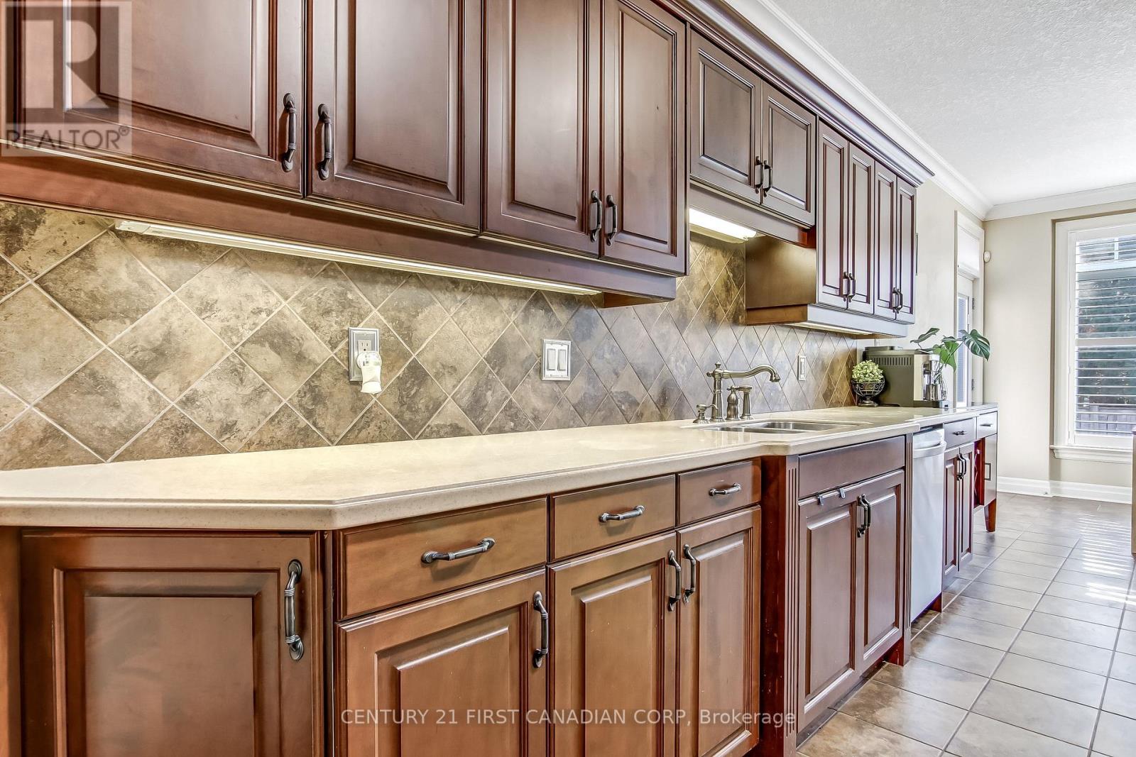 #4 - 2014 Valleyrun Boulevard, London North, Ontario  N6G 5M8 - Photo 12 - X12829480