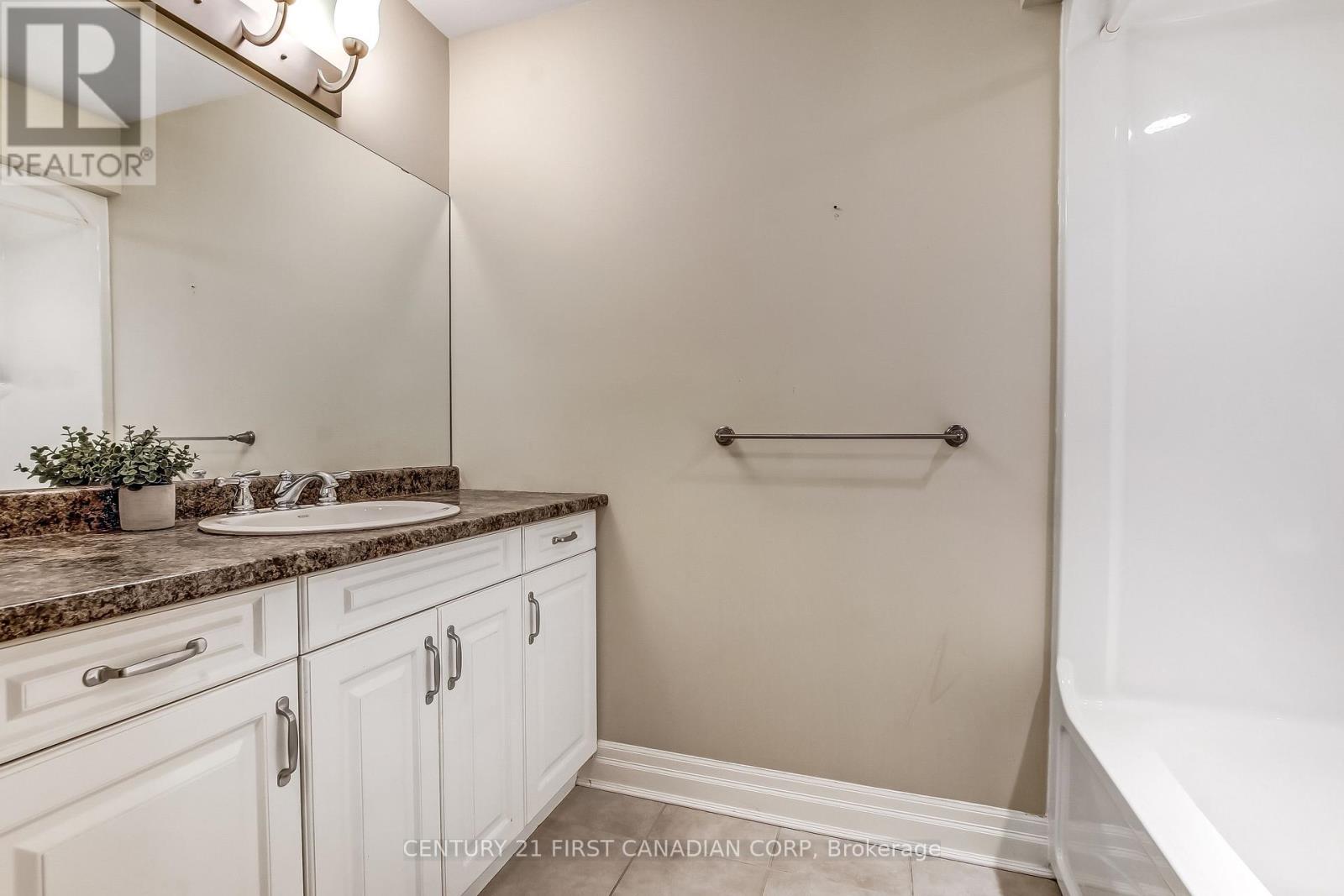 #4 - 2014 Valleyrun Boulevard, London North, Ontario  N6G 5M8 - Photo 20 - X12829480