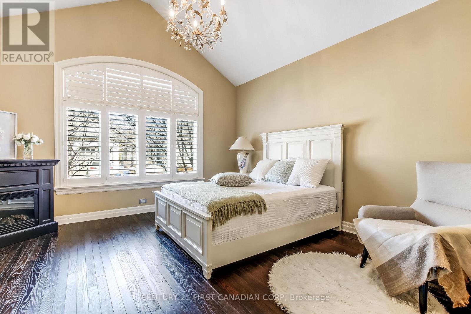 #4 - 2014 Valleyrun Boulevard, London North, Ontario  N6G 5M8 - Photo 4 - X12829480