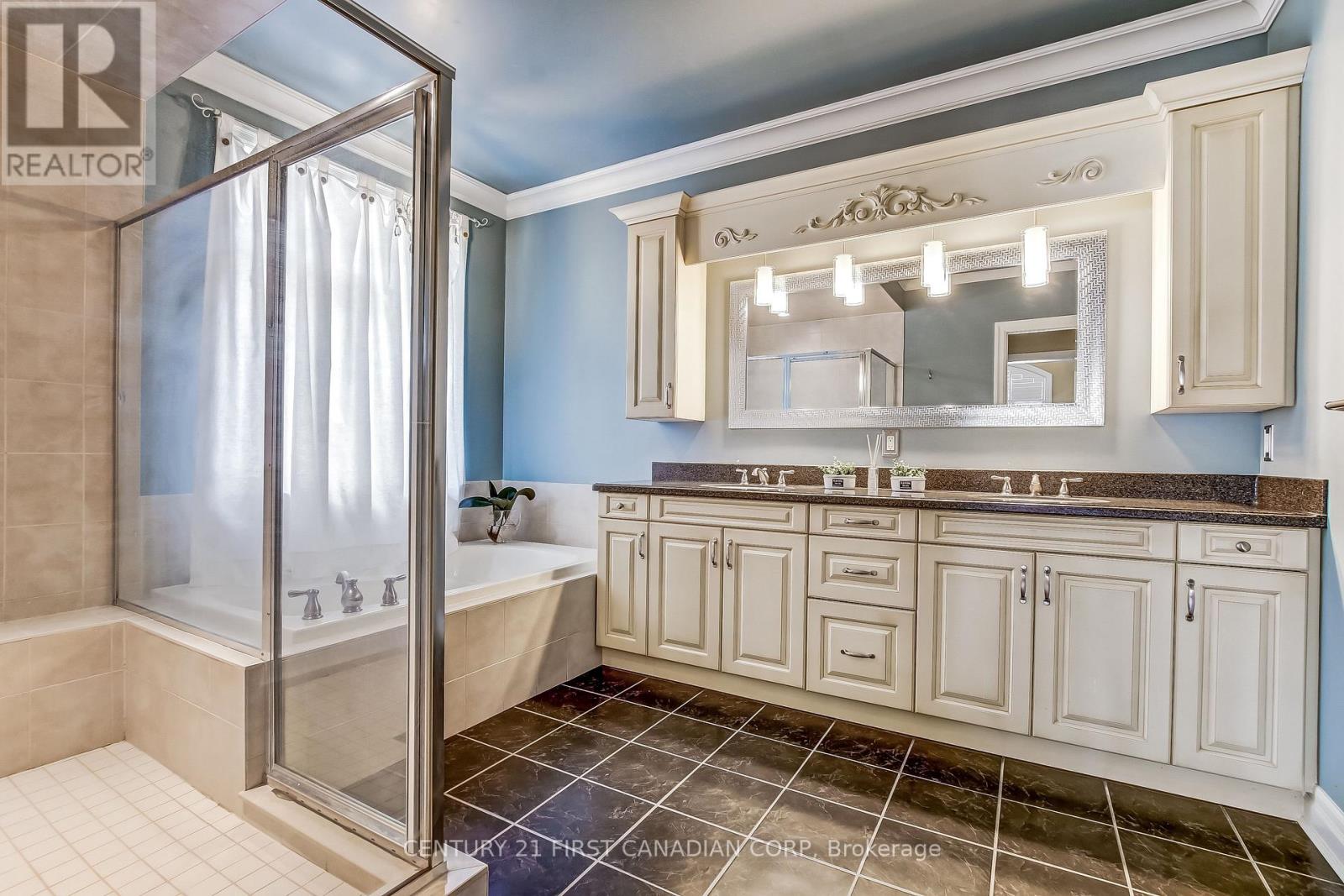 #4 - 2014 Valleyrun Boulevard, London North, Ontario  N6G 5M8 - Photo 5 - X12829480