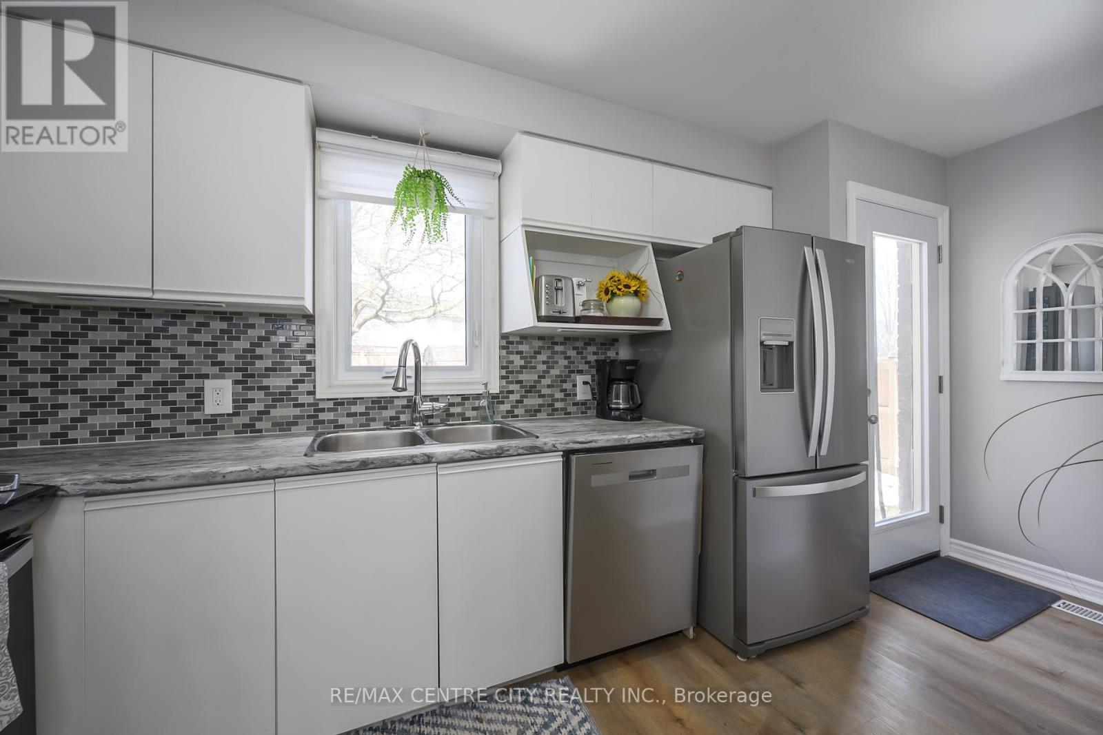 245 Martinet Avenue, London East, Ontario  N5V 4B2 - Photo 11 - X12829516