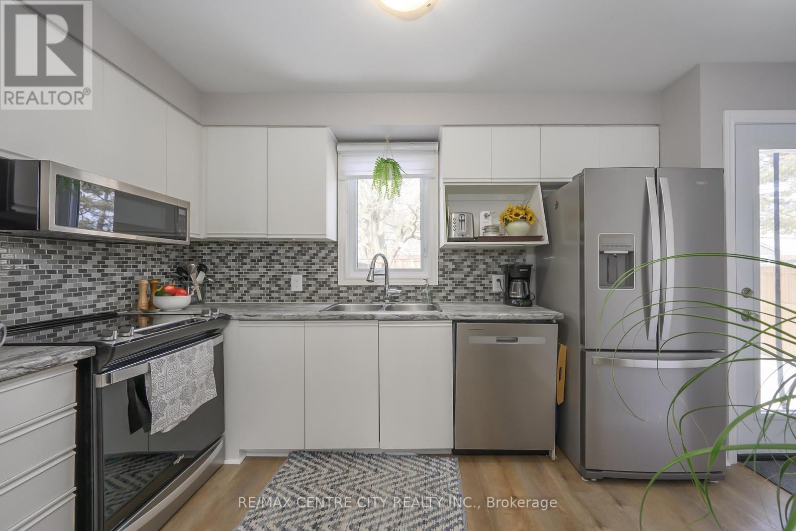 245 Martinet Avenue, London East, Ontario  N5V 4B2 - Photo 12 - X12829516