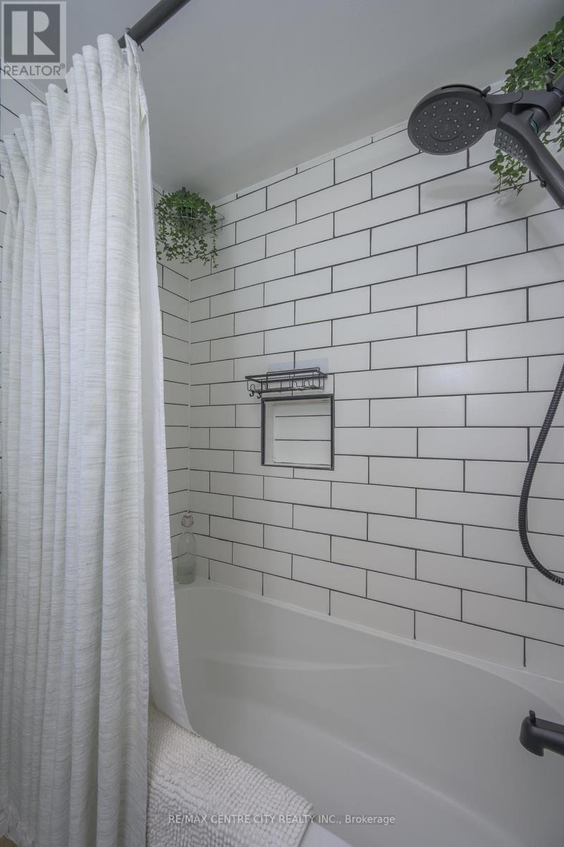 245 Martinet Avenue, London East, Ontario  N5V 4B2 - Photo 26 - X12829516