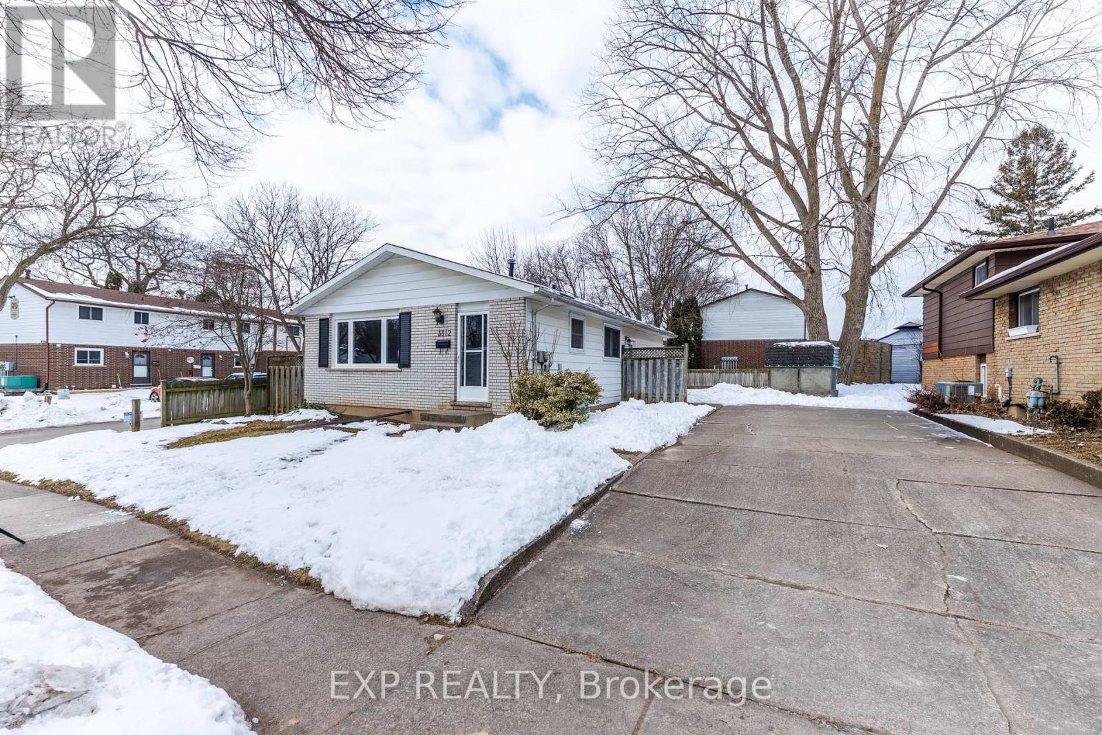 3312 Addison Avenue, Niagara Falls, Ontario  L2J 3L1 - Photo 4 - X12825982