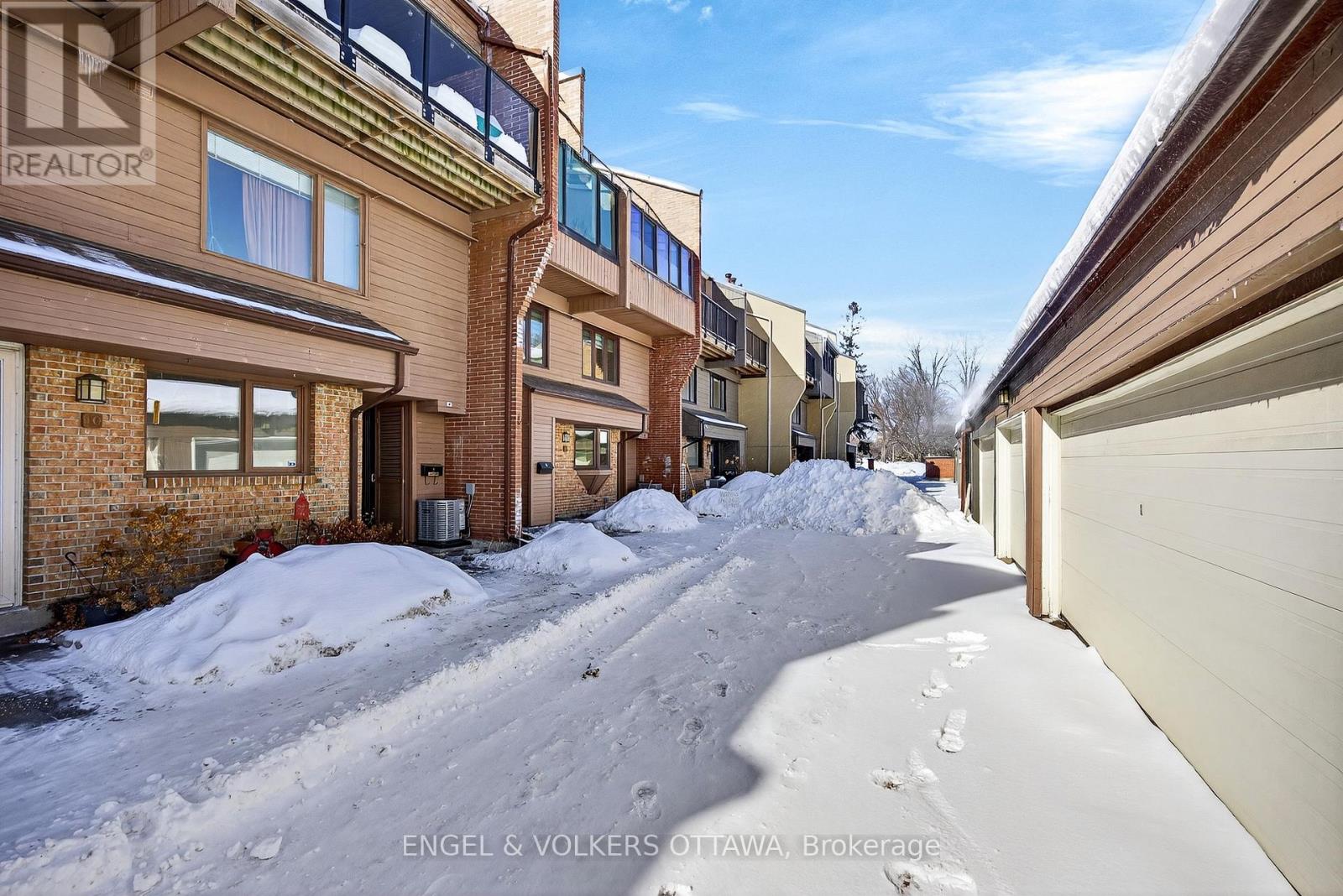 8 - 251 Bruyere Street, Ottawa, Ontario  K1N 5E5 - Photo 2 - X12661382