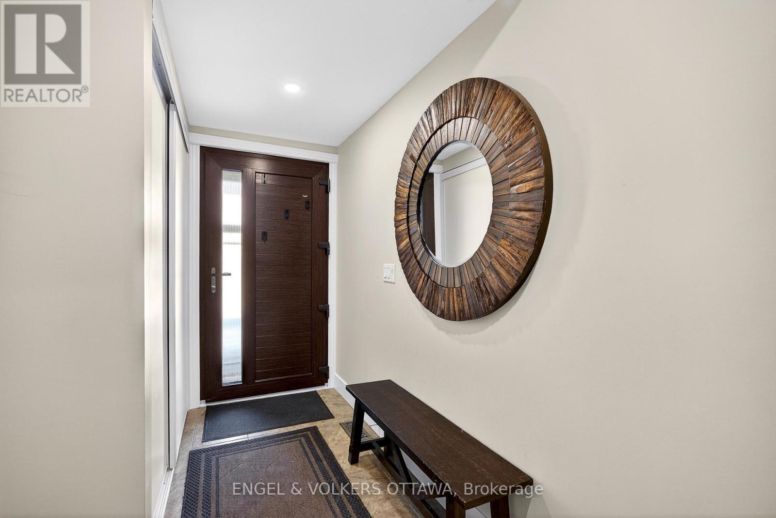 8 - 251 Bruyere Street, Ottawa, Ontario  K1N 5E5 - Photo 4 - X12661382