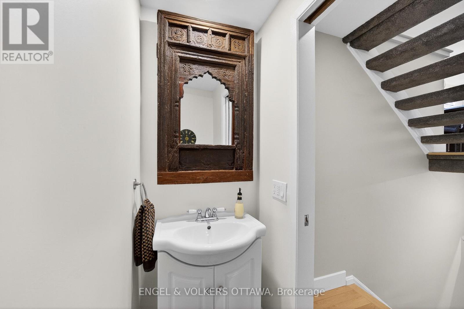 8 - 251 Bruyere Street, Ottawa, Ontario  K1N 5E5 - Photo 5 - X12661382